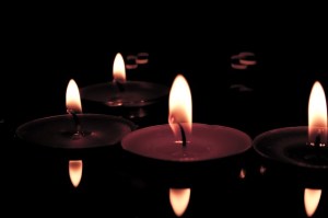 candles-627137_640