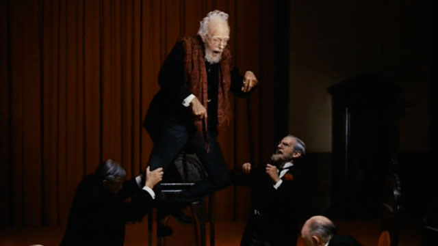 640_poppins_floating